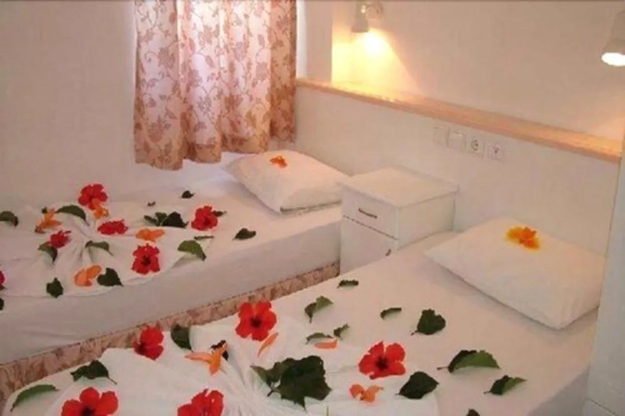 Ince Aparts Icmeler Apartment